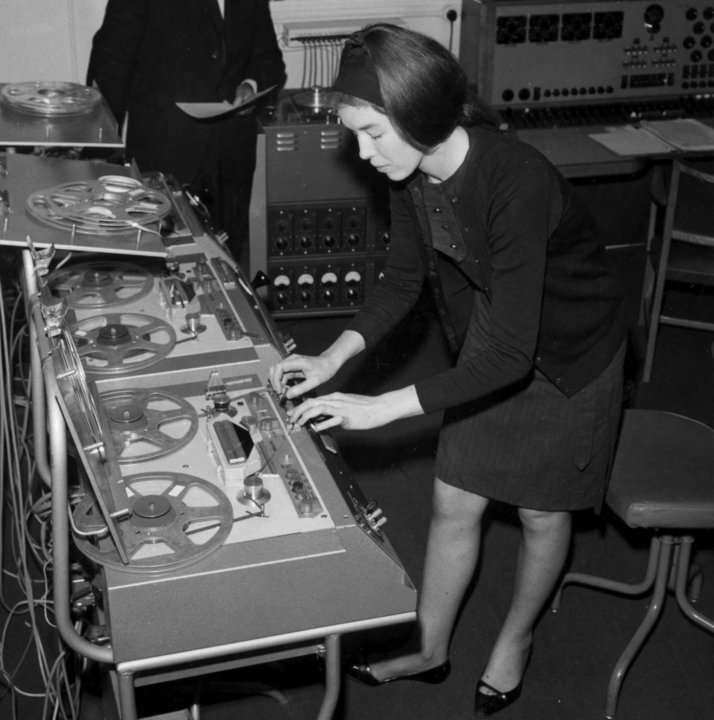 Analog taperecorders used as musical instruments Godfried-Willem Raes